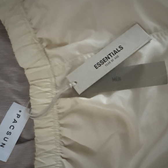 ESSENTIAL SHORTS - Picture 4 of 4